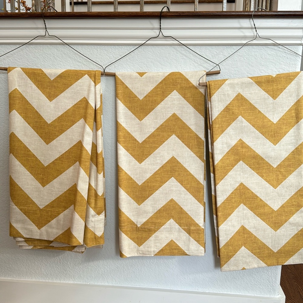 Curtain / draperies